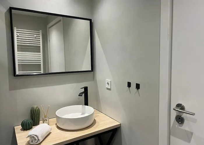 B Living - Comfort Like - Cozy Terrace 1bd Apartment *